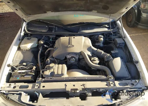 2000 Lincoln Town Car Cartier z USA, uszkodzony, nr VIN 1LNHM83W0YY856901